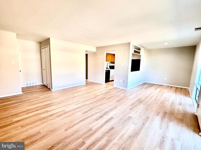 Building Photo - 546 Wilson Bridge Dr