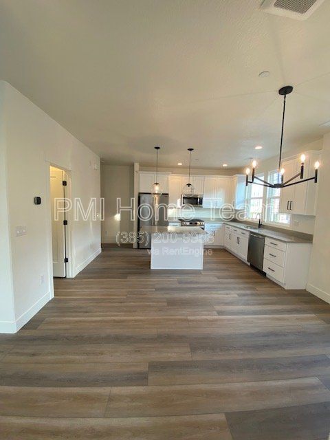 Building Photo - 1490 W Kason Ct