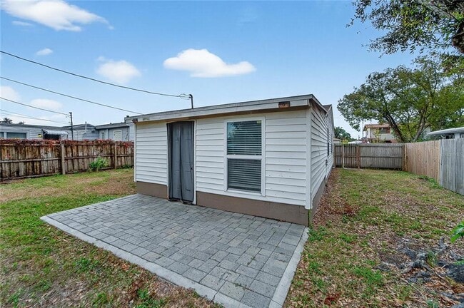 Building Photo - 4945 36th Ave N