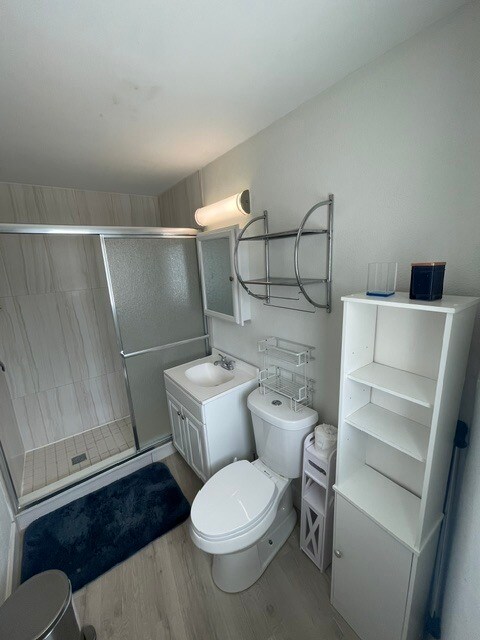 Building Photo - 1508 Dolphin St