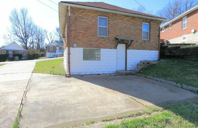 Building Photo - 3222 Welsberg