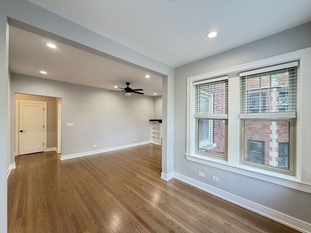 Building Photo - 5454 N Paulina St