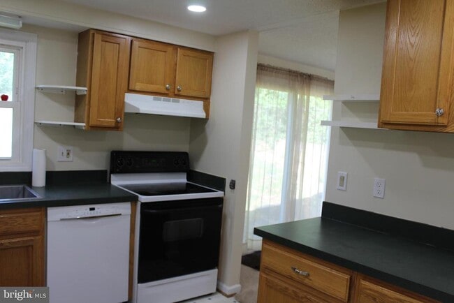 Building Photo - 5702 Goucher Dr