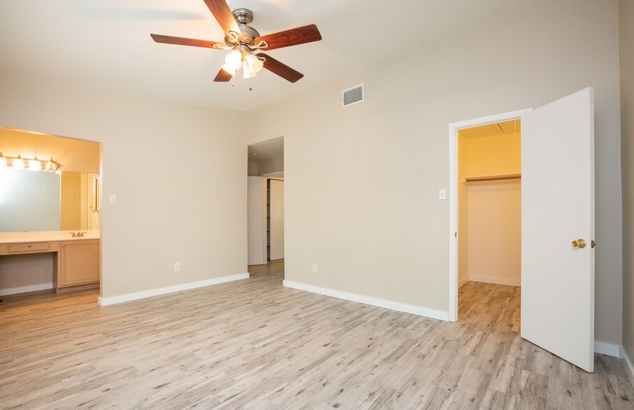 Building Photo - 6034 Gaelic