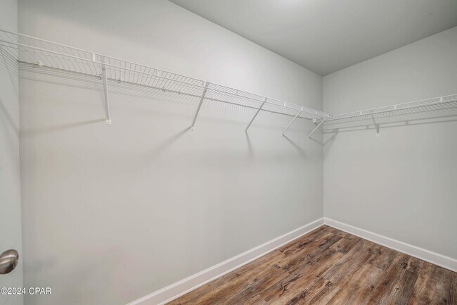 Building Photo - 205 Woodlawn Ct