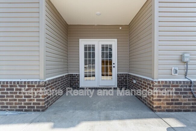 Building Photo - 109-B-109 E Johnson Cir