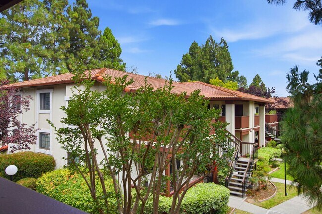 Building Photo - 479 Costa Mesa Terrace