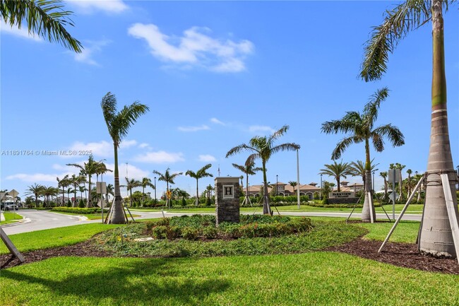 Building Photo - 925 Banyan Dr