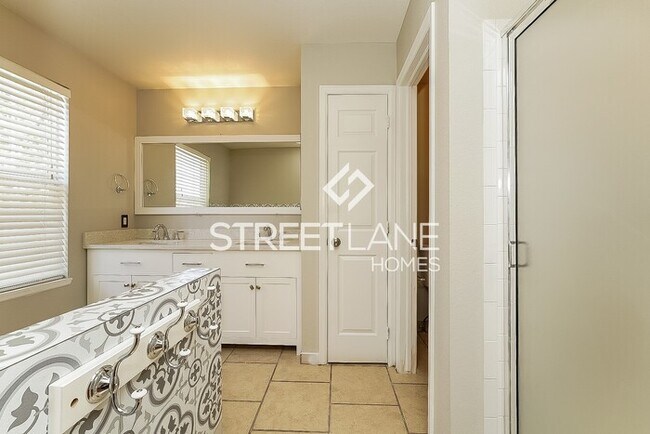 Building Photo - REDUCED!