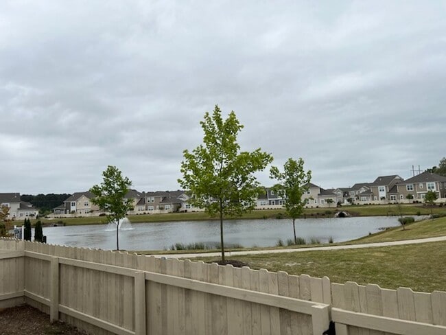 Building Photo - BBEY HILL @ HICKORY MANOR