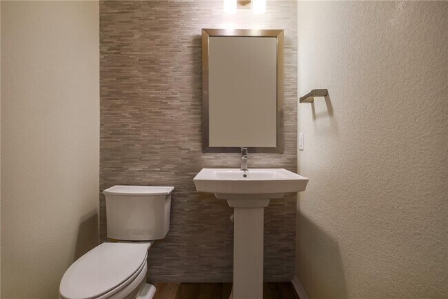 Building Photo - 10303 Oldham Cv