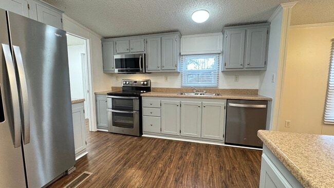 Building Photo - 122 Curtis Rd