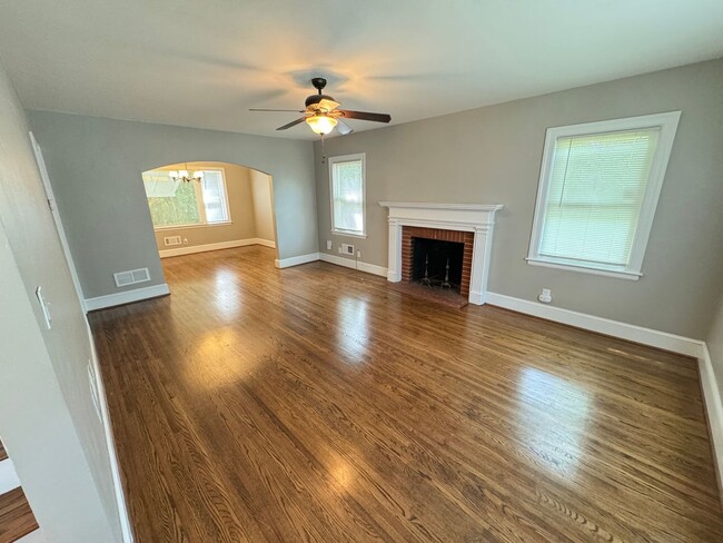 Building Photo - Beautifully Remodeled 4-Bedroom Home with ...
