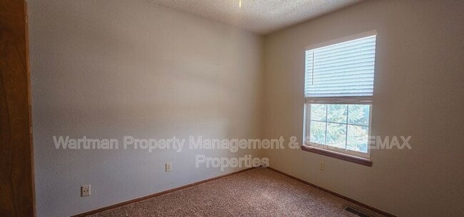 Building Photo - 4130 Madrone Way