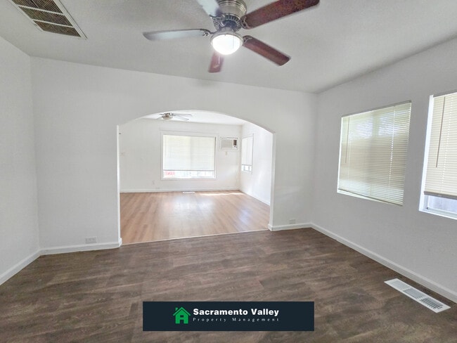 Building Photo - 4235 Arlington Ave