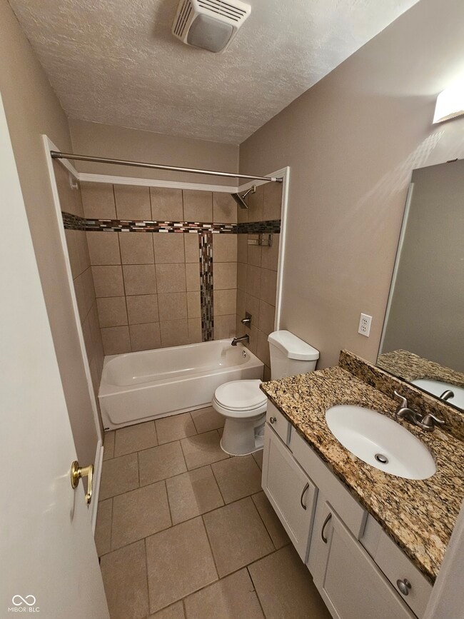 Building Photo - 945 Fox Hill Dr