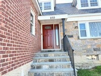 Building Photo - 270 Gainsborg Ave E