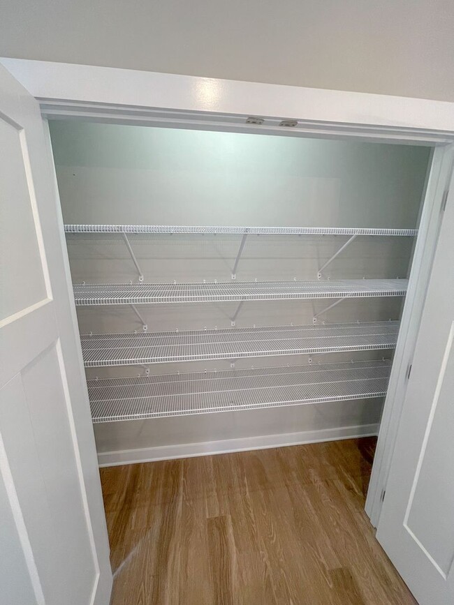 Building Photo - Adorable Single Family Townhome