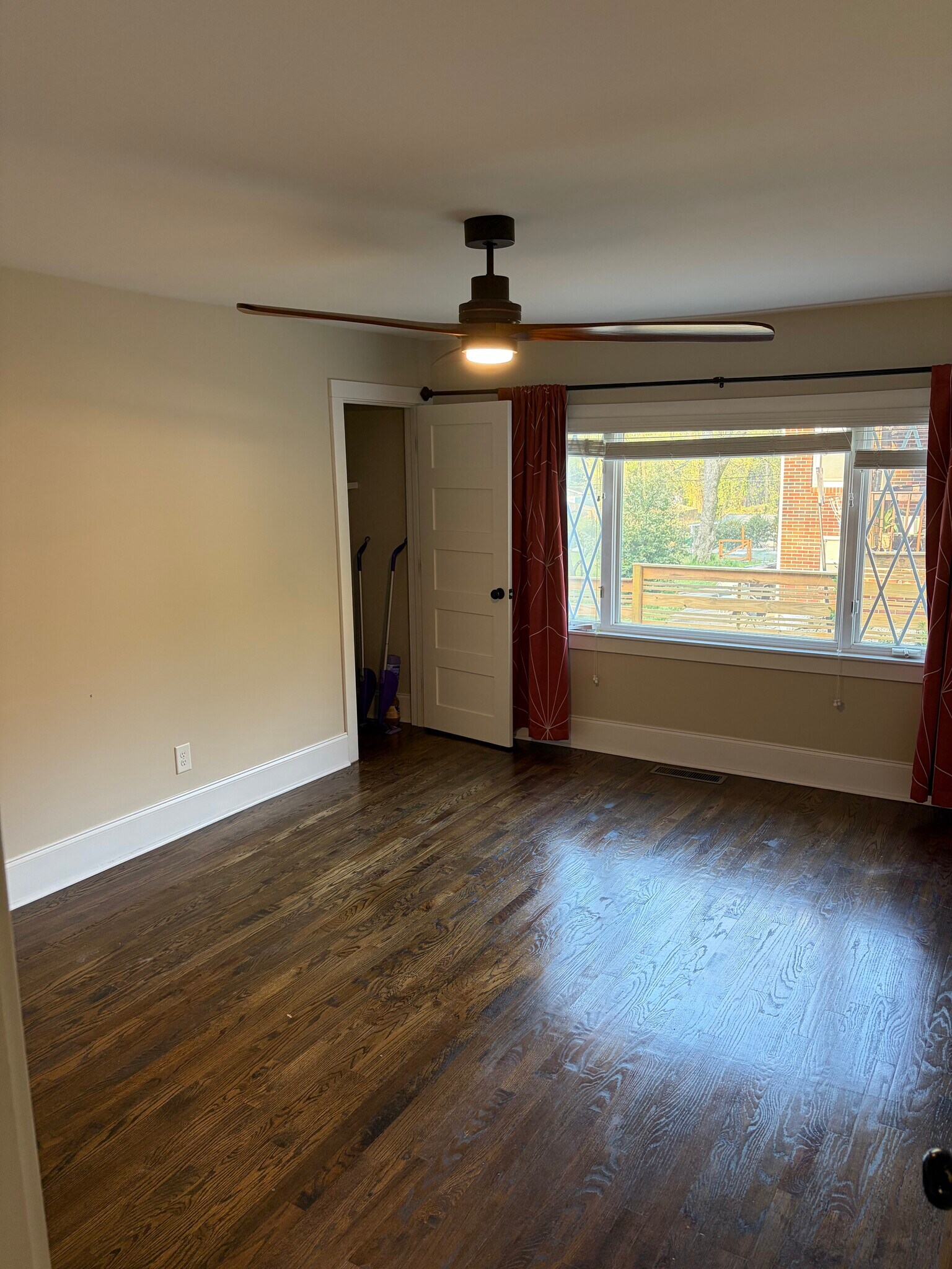 Building Photo - 1357 Lochland Rd SE