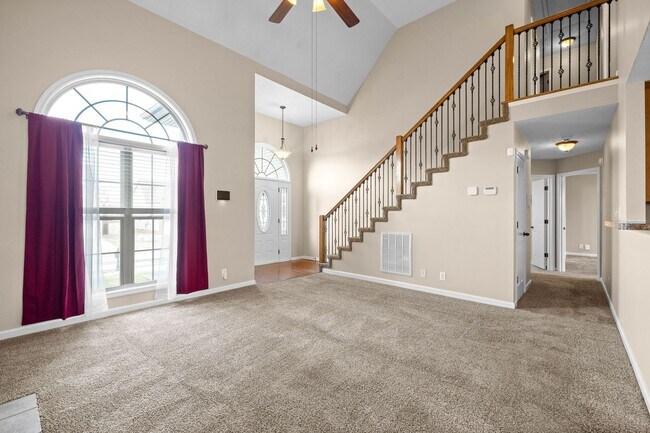 Building Photo - Pet Friendly Three Bedroom with Bonus!