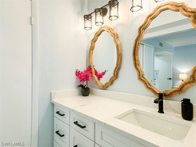 Building Photo - 788 Park Shore Dr