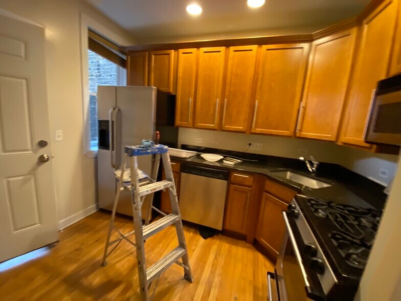 Building Photo - 3246 N Clifton Ave