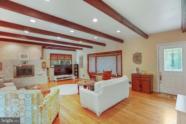 Building Photo - 5135 Summit Dr