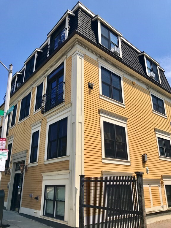 Building Photo - 360-362 Dorchester St