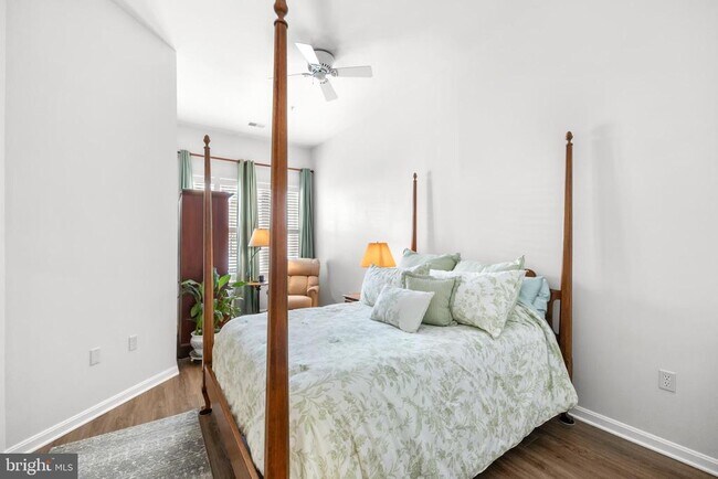 Building Photo - 4951 Brenman Park Dr