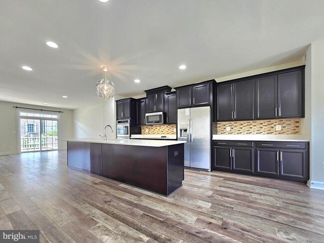Building Photo - 8820 Englewood Farms Dr