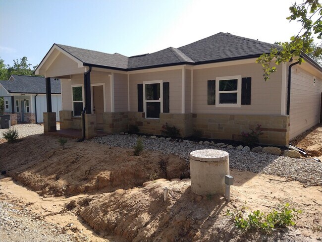 Building Photo - 1000 Wooded Holw Ct