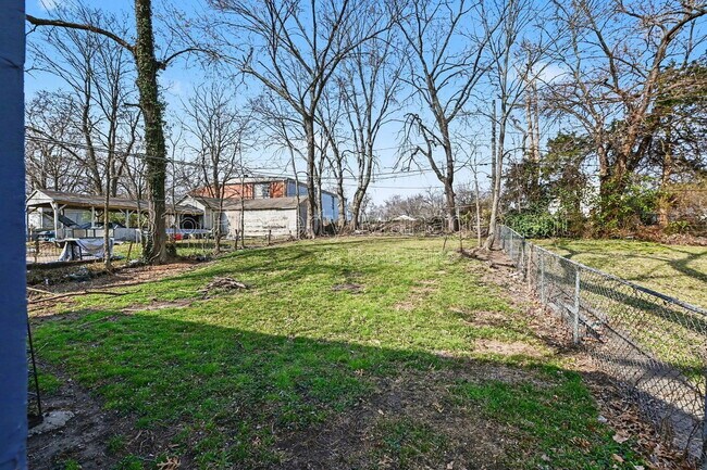 Building Photo - 7036 Bellefontaine Ave