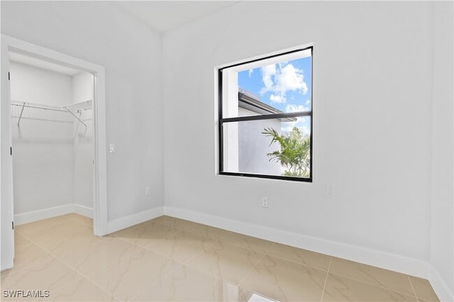 Building Photo - 452 Mercedes Ct