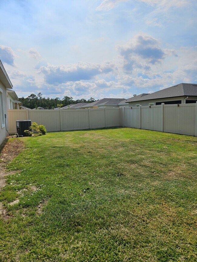 Building Photo - 4 Bedroom 2 bath beautiful spacious home i...
