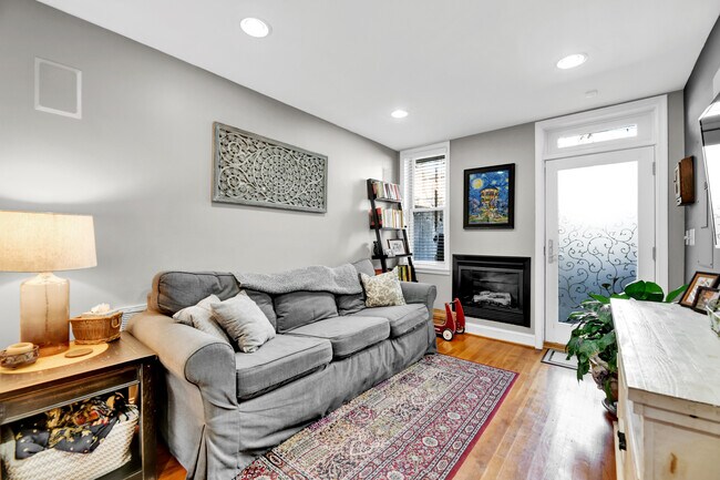 Building Photo - 307 S Chapel St