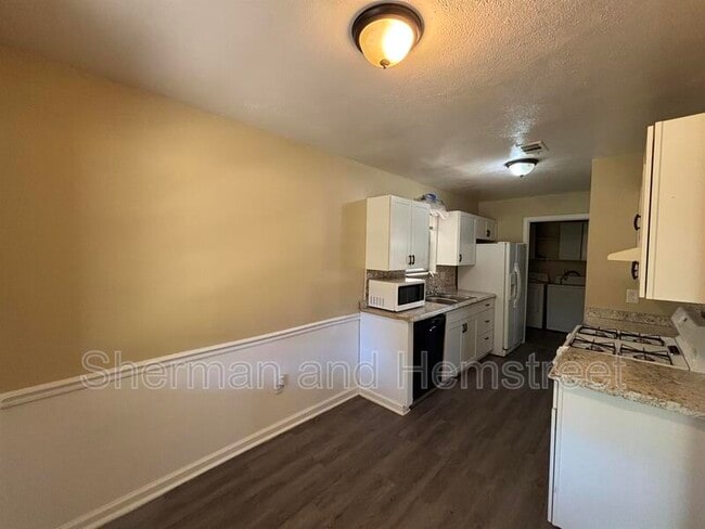 Building Photo - 2714 Cranbrook Dr