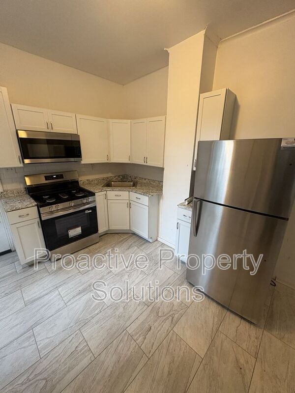 Building Photo - 415 S Main Ave