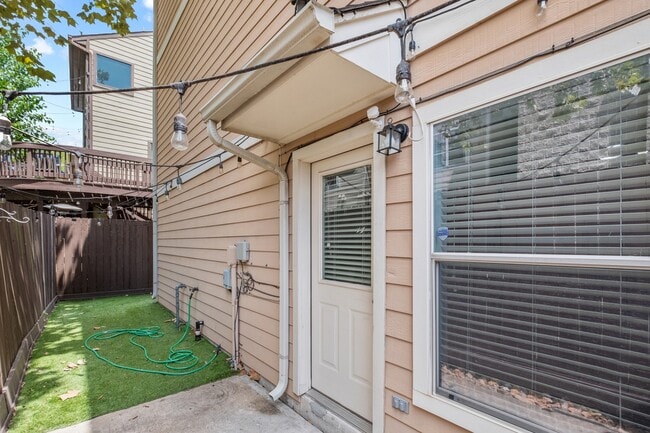 Building Photo - 5314 Schuler St