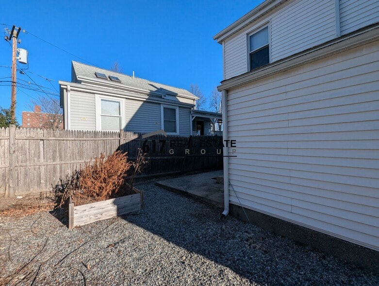 Building Photo - 5 Rifle Ct