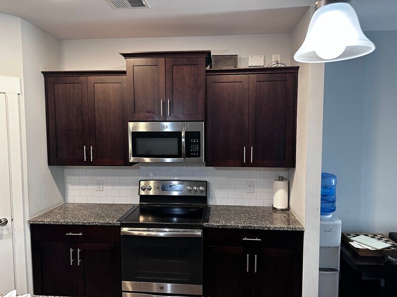 Building Photo - 6036 Gracious Dr