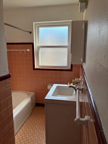 Building Photo - 7519 Wise Ave