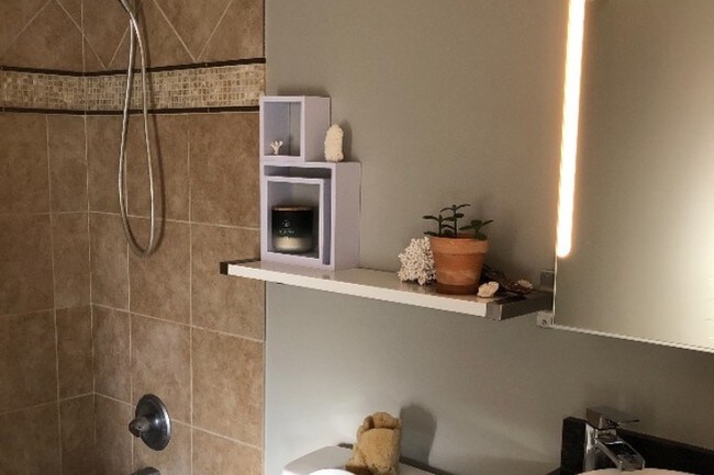 Building Photo - 671 Wordsworth St