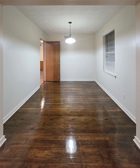 Building Photo - 648 Penguin Dr