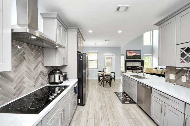Building Photo - 7542 Lemma Dr