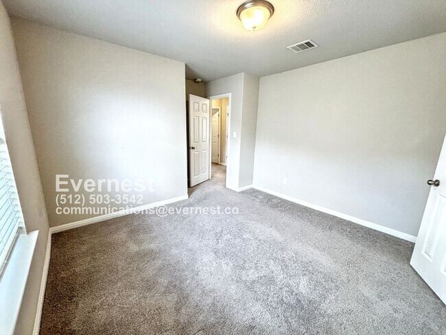 Building Photo - 4-Bedroom Home with Modern Comforts Near S...