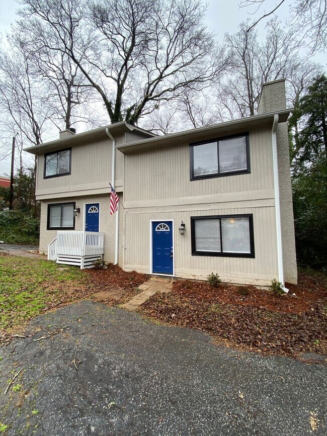 Building Photo - Ivy Street Duplex