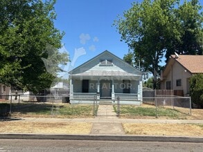 Building Photo - 321 W 19th St