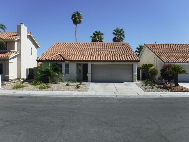 Primary Photo - CUTE 2 BEDROOM/2 BATH HOME WITH FENCED IN YARD