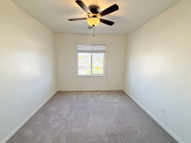 Building Photo - 1094 1825 W