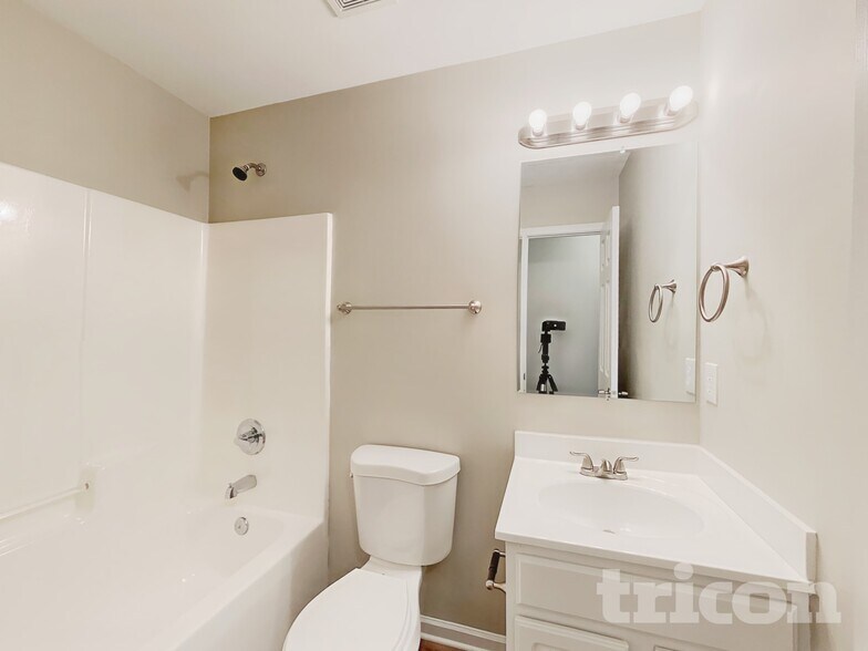 Building Photo - 1316 Crandon Dr